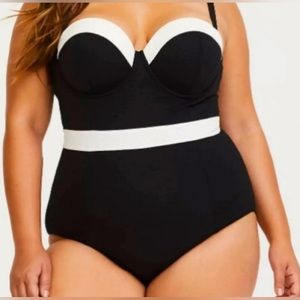 NWT Torrid Black & White Push-up swimsuit 2x